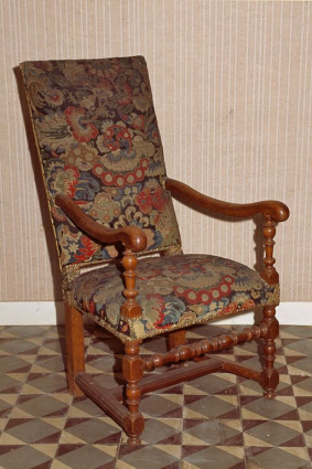 Vue du fauteuil. © Région Bourgogne-Franche-Comté, Inventaire du patrimoine