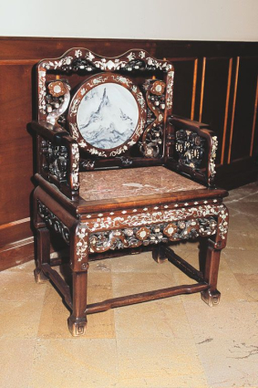 Vue d'un fauteuil. © Région Bourgogne-Franche-Comté, Inventaire du patrimoine