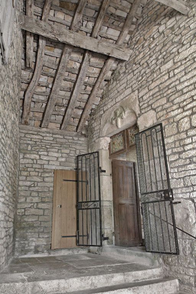 Porche, vue d'ensemble et portail de la nef. © Région Bourgogne-Franche-Comté, Inventaire du patrimoine
