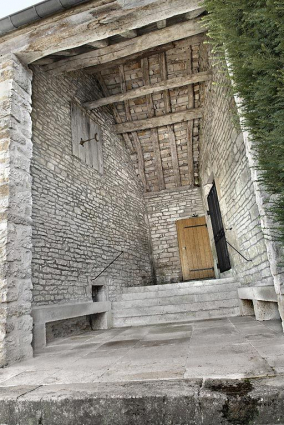 Porche, vue d'ensemble. © Région Bourgogne-Franche-Comté, Inventaire du patrimoine