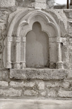 Lavabo de la nef, vue de face. © Région Bourgogne-Franche-Comté, Inventaire du patrimoine