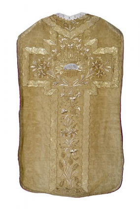 Vue d'ensemble de la chasuble. © Région Bourgogne-Franche-Comté, Inventaire du patrimoine