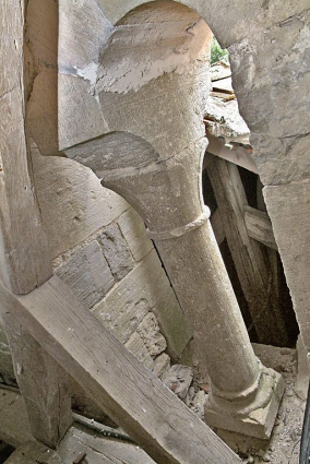 Clocher, colonnette de la baie postérieure. © Région Bourgogne-Franche-Comté, Inventaire du patrimoine