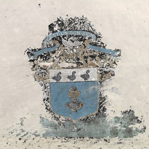 Litre aux armes de Guillaume Catin de Richemont, époux de Marie-Théodore Chevignard. © Région Bourgogne-Franche-Comté, Inventaire du patrimoine