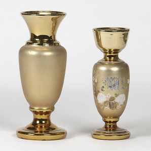 Ensemble de deux vases à fleurs en verre églomisé doré. © Région Bourgogne-Franche-Comté, Inventaire du patrimoine