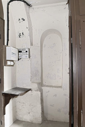 Sacristie : détail du pilier et de la niche de l'angle nord-est. © Région Bourgogne-Franche-Comté, Inventaire du patrimoine