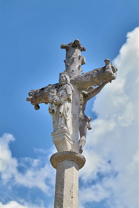 Détail : Vierge à l'Enfant, de trois quarts. © Région Bourgogne-Franche-Comté, Inventaire du patrimoine