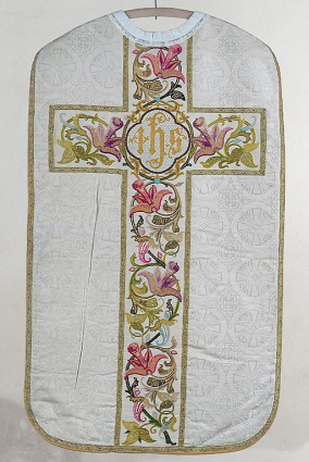 Vue d'ensemble de la chasuble. © Région Bourgogne-Franche-Comté, Inventaire du patrimoine