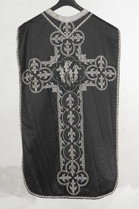 Vue d'ensemble de la chasuble. © Région Bourgogne-Franche-Comté, Inventaire du patrimoine