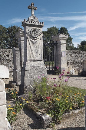Tombe de Joseph Nicol. © Région Bourgogne-Franche-Comté, Inventaire du patrimoine