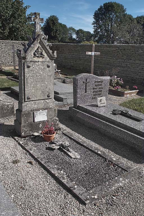 Tombe de la famille Ragois-Mercey. © Région Bourgogne-Franche-Comté, Inventaire du patrimoine