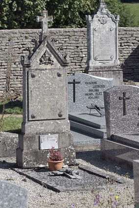 Tombe de la famille Ragois-Mercey. © Région Bourgogne-Franche-Comté, Inventaire du patrimoine