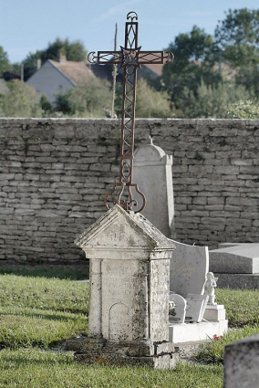 Tombe de Jacques Versey. © Région Bourgogne-Franche-Comté, Inventaire du patrimoine
