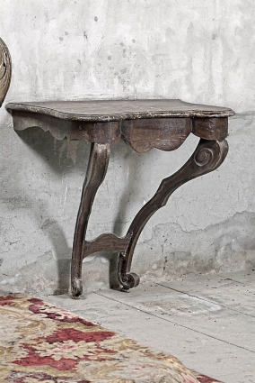 Vue de trois quarts d'une table d'applique. © Région Bourgogne-Franche-Comté, Inventaire du patrimoine