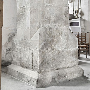 Base du pilier nord de l'avant-choeur. © Région Bourgogne-Franche-Comté, Inventaire du patrimoine