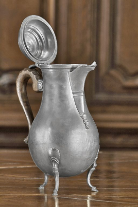 Vue d'ensemble côté bec, couvercle ouvert. © Région Bourgogne-Franche-Comté, Inventaire du patrimoine