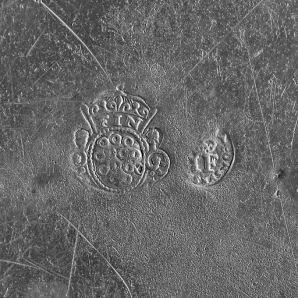 Assiette n° 02/00365, 1 : détail des poinçons. © Région Bourgogne-Franche-Comté, Inventaire du patrimoine