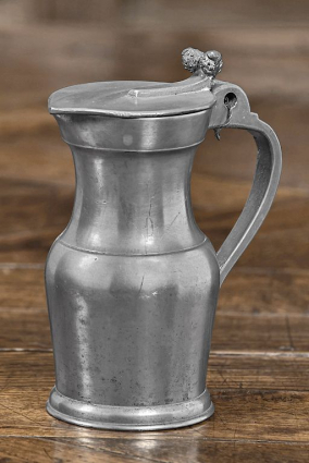 Vue d'ensemble du pichet n° 02/00384. © Région Bourgogne-Franche-Comté, Inventaire du patrimoine