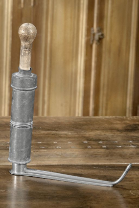 Vue d'ensemble de la seringue n° 02/01029. © Région Bourgogne-Franche-Comté, Inventaire du patrimoine