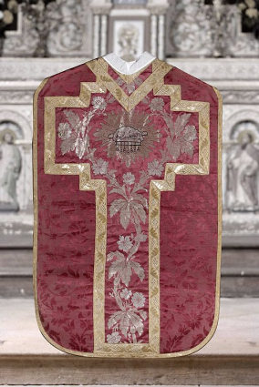Vue d'ensemble de la chasuble. © Région Bourgogne-Franche-Comté, Inventaire du patrimoine