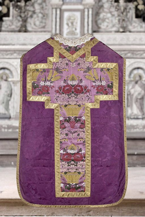 Vue d'ensemble de la chasuble. © Région Bourgogne-Franche-Comté, Inventaire du patrimoine