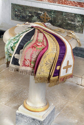 Etoles de plusieurs ornements. © Région Bourgogne-Franche-Comté, Inventaire du patrimoine