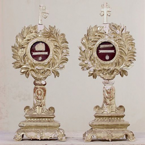 Vue de deux reliquaires. © Région Bourgogne-Franche-Comté, Inventaire du patrimoine Vue de deux reliquaires. © Région Bourgogne-Franche-Comté, Inventaire du patrimoine