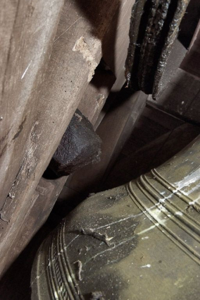 Détail du marteau traversant la poutre. © Région Bourgogne-Franche-Comté, Inventaire du patrimoine