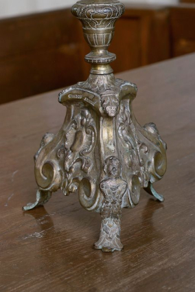 Détail : décor du pied. © Région Bourgogne-Franche-Comté, Inventaire du patrimoine