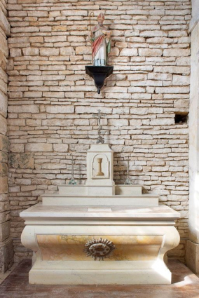 Autel du bras gauche du transept, vue d'ensemble. © Région Bourgogne-Franche-Comté, Inventaire du patrimoine