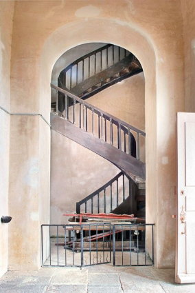 Vestibule : escalier d'accès au clocher. © Région Bourgogne-Franche-Comté, Inventaire du patrimoine