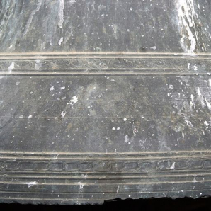 Détail du décor de la frappe. © Région Bourgogne-Franche-Comté, Inventaire du patrimoine