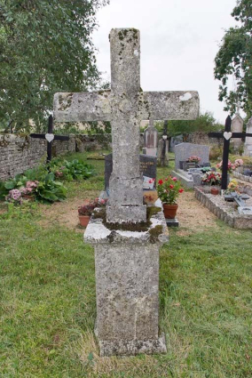 Tombe de Jean-Baptiste Apert, vue d'ensemble. © Région Bourgogne-Franche-Comté, Inventaire du patrimoine
