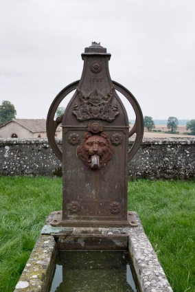 Pompe à volant, vue d'ensemble. © Région Bourgogne-Franche-Comté, Inventaire du patrimoine