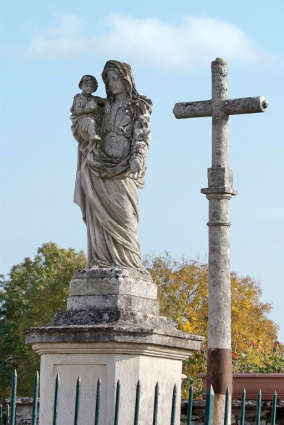 Vue de la statue. © Région Bourgogne-Franche-Comté, Inventaire du patrimoine Vue de la statue. © Région Bourgogne-Franche-Comté, Inventaire du patrimoine