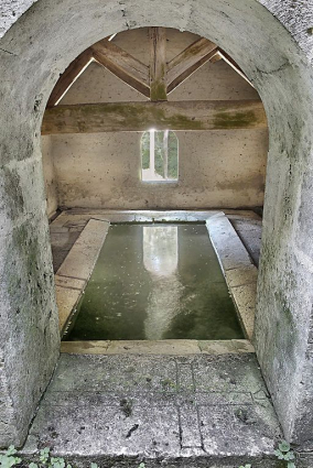 Vue intérieure du lavoir. © Région Bourgogne-Franche-Comté, Inventaire du patrimoine