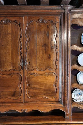 Détail de l'armoire gauche du vaisselier. © Région Bourgogne-Franche-Comté, Inventaire du patrimoine