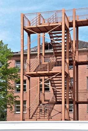 Bâtiment hospitalier, escalier de secours. © Région Bourgogne-Franche-Comté, Inventaire du patrimoine