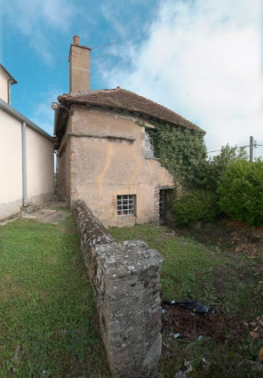 Construction ancienne incluant la tour de Poilbourg. © Région Bourgogne-Franche-Comté, Inventaire du patrimoine