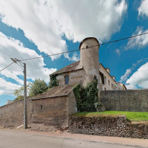 Construction ancienne incluant la tour de Poilbourg. © Région Bourgogne-Franche-Comté, Inventaire du patrimoine