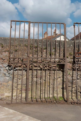 Ancien portail de la cour. © Région Bourgogne-Franche-Comté, Inventaire du patrimoine
