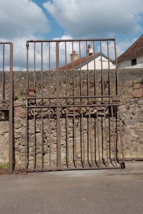 Ancien portail de la cour. © Région Bourgogne-Franche-Comté, Inventaire du patrimoine