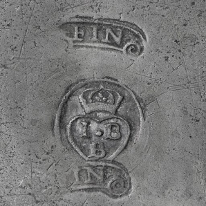 Poinçon de l'assiette n° 182. © Région Bourgogne-Franche-Comté, Inventaire du patrimoine