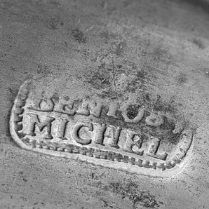 Poinçon portant le nom BENOIST / MICHEL. © Région Bourgogne-Franche-Comté, Inventaire du patrimoine
