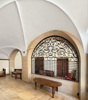 Salle à gauche de l'entrée. © Région Bourgogne-Franche-Comté, Inventaire du patrimoine
