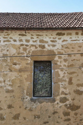 Chapelle : fenêtre rectangulaire du mur de long-pan sur rue. © Région Bourgogne-Franche-Comté, Inventaire du patrimoine