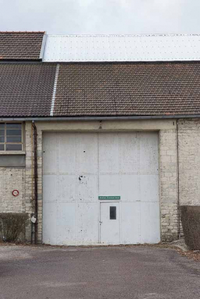 Porte métallique de l'élévation est. © Région Bourgogne-Franche-Comté, Inventaire du patrimoine