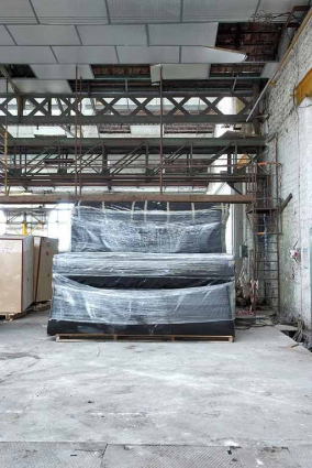 Mur nord, passerelle et escalier du pont roulant. © Région Bourgogne-Franche-Comté, Inventaire du patrimoine