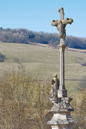 Fût et croix. © Région Bourgogne-Franche-Comté, Inventaire du patrimoine