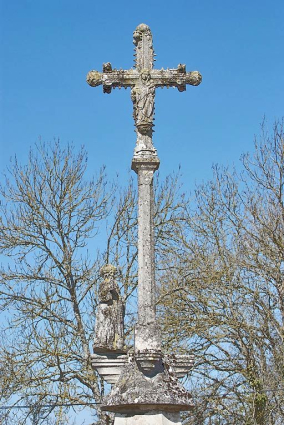 Fût et croix de face. © Région Bourgogne-Franche-Comté, Inventaire du patrimoine